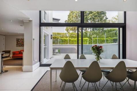 Family room / dining room