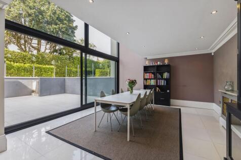 Family room / dining room