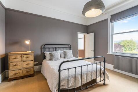 Guest bedroom