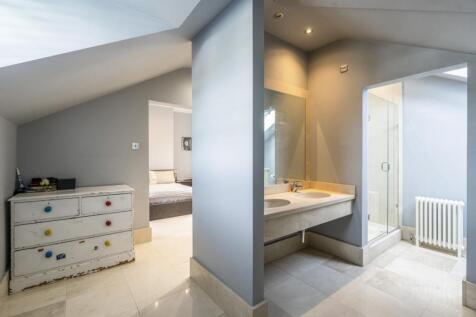 Ensuite/dressing room