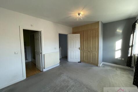17-mainbedroom2