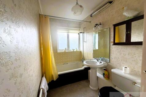 Bathroom 3.jpeg
