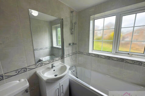 Bathroom 3.jpeg
