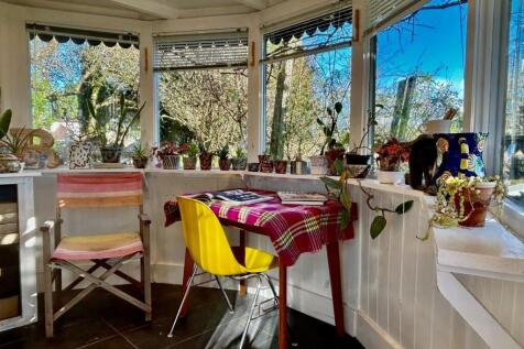 V-Summer House.jpg