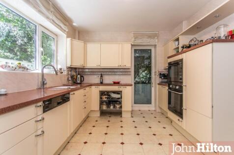 The Vale-52-Kitchen.jpg
