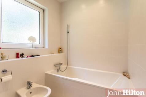 The Vale-70-Family Bathroom.jpg