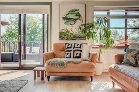 Living Room 2.jpg