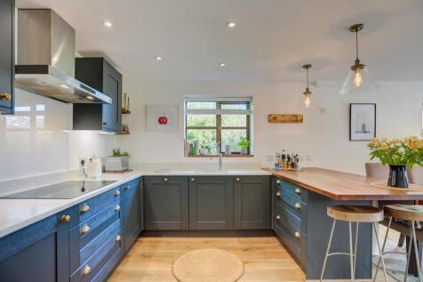 Kitchen 2.jpg