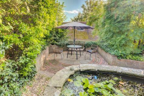 Dining Set Pond 2.jpg