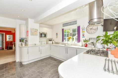 Kitchen/ Dining Room