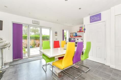 Kitchen/ Dining Room