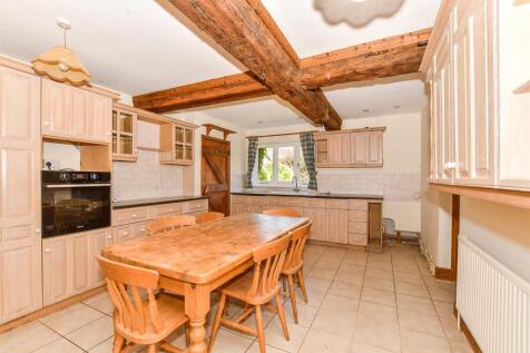 Kitchen/ Breakfast Room