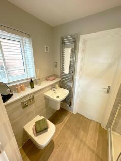 Example en suite