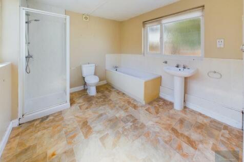 Bathroom..jpeg