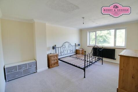MAIN BEDROOM