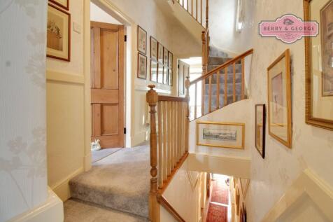 1ST FLOOR LANDING