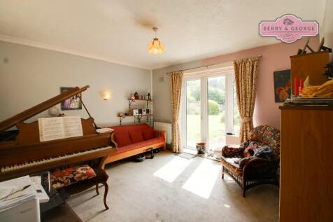 SITTING ROOM / BED3