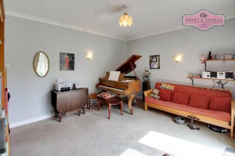 SITTING ROOM / BED3