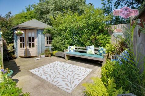 RAISED PATIO
