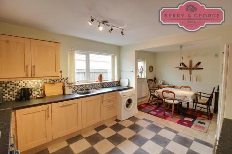 KITCHEN / DINER