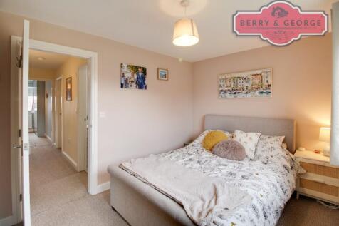 MAIN BEDROOM