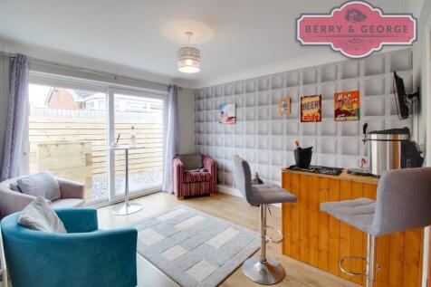BAR/ LOUNGE/ BED 6