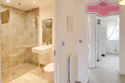 FAMILY SHOWER ROOM