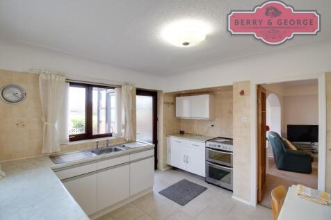 KITCHEN / BREAKFAST
