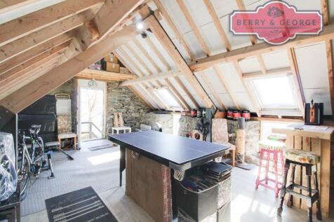 OUTHOUSE GYM / BAR