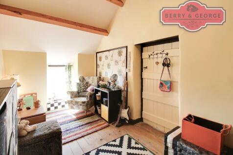 DRESSING ROOM / BED 