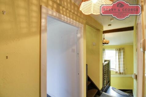 1ST FLOOR LANDING