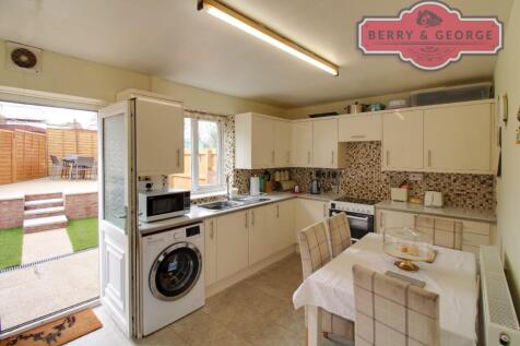 KITCHEN / BREAKFAST