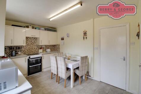 KITCHEN / BREAKFAST