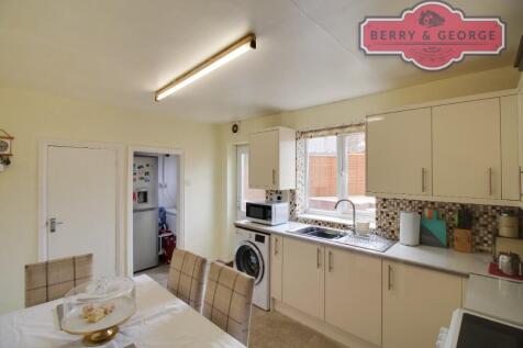 KITCHEN / BREAKFAST
