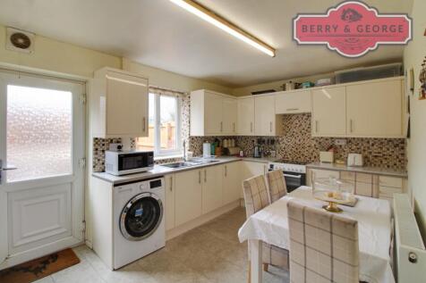 KITCHEN / BREAKFAST