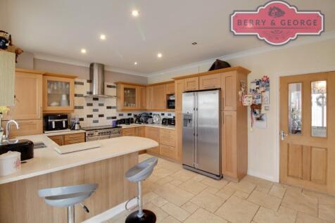 KITCHEN / BREAKFAST