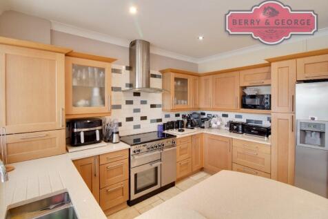KITCHEN / BREAKFAST 