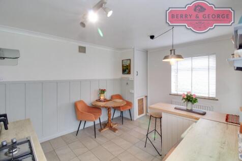KITCHEN / BREAKFAST