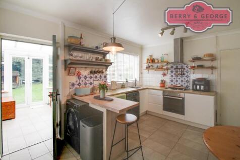 KITCHEN / BREAKFAST
