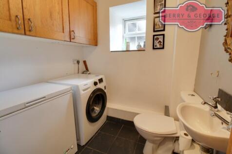 CLOAK / UTILITY ROOM