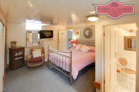 ANNEX BEDROOM