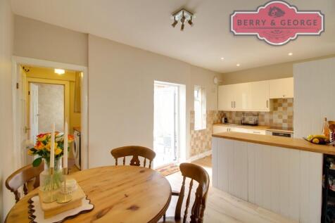 KITCHEN / DINER
