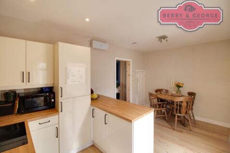 KITCHEN / DINER