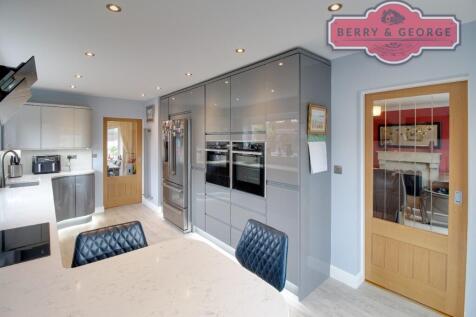 KITCHEN / BREAKFAST