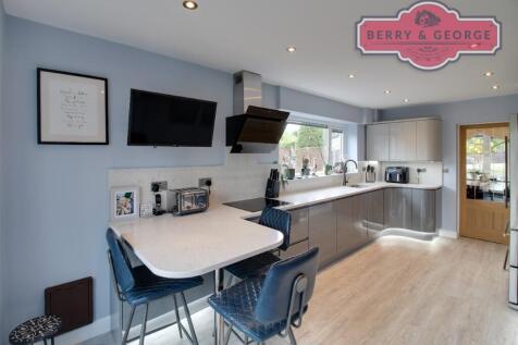 KITCHEN / BREAKFAST