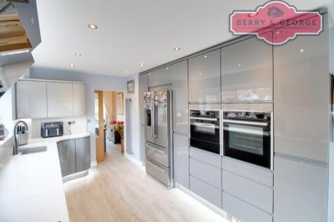 KITCHEN / BREAKFAST