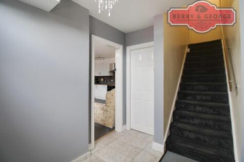 ENTRANCE FLAT A