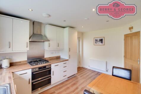 KITCHEN / BREAKFAST