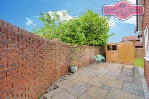 SIDE PATIO AREA
