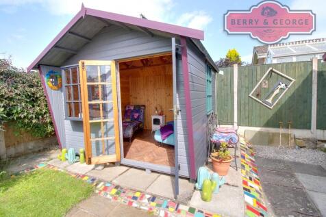 SUMMER HOUSE